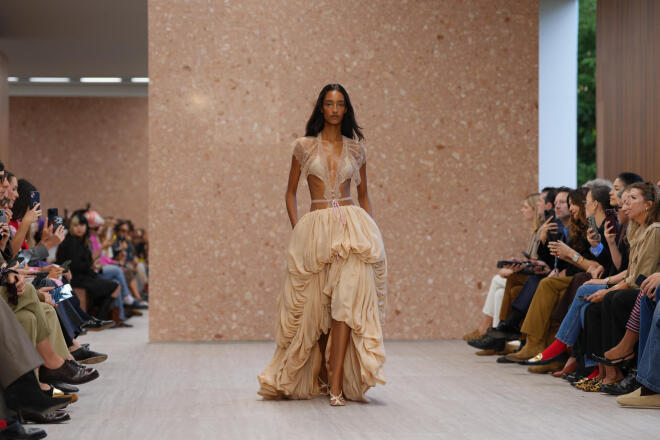Paris Fashion Week 2026: Εκεί όπου η λέξη «σικ» δεν αποτελεί ποτέ κλισέ