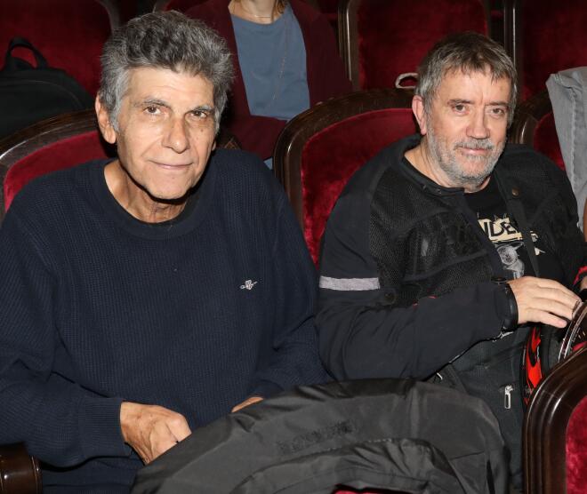 Ο Γιάννης Μπέζος με τον Σπύρο Παπαδόπουλο στο Δημοτικό Θέατρο Πειραιά