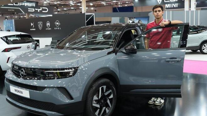 Οι παίκτες του Ολυμπιακού στο περίπτερο της Opel στην AUTO ATHINA 2026