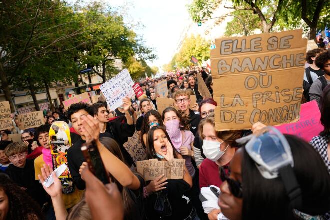 Οι μαθητές στη Γαλλία ζητούν μικρότερες τάξεις, αντικατάσταση καθηγητών που απουσιάζου, επισκευές σχολικών κτιρίων - AP Images