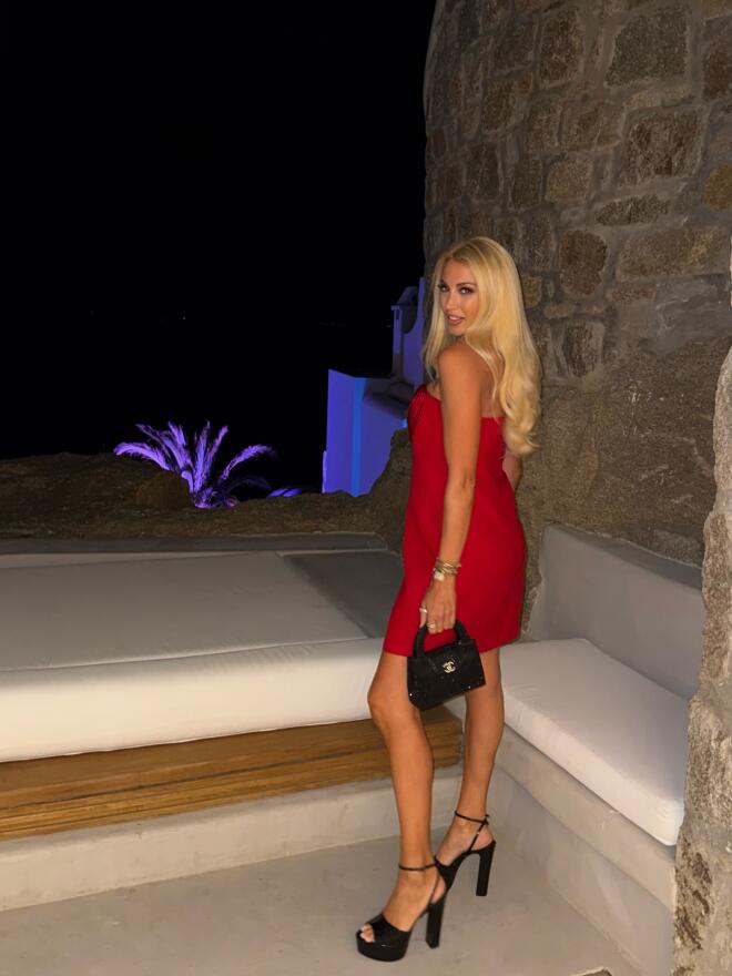 Κωνσταντίνα Σπυροπούλου: Η glamorous εμφάνιση σε πάρτι γενεθλίων φίλης της στη Μύκονο/ instagram