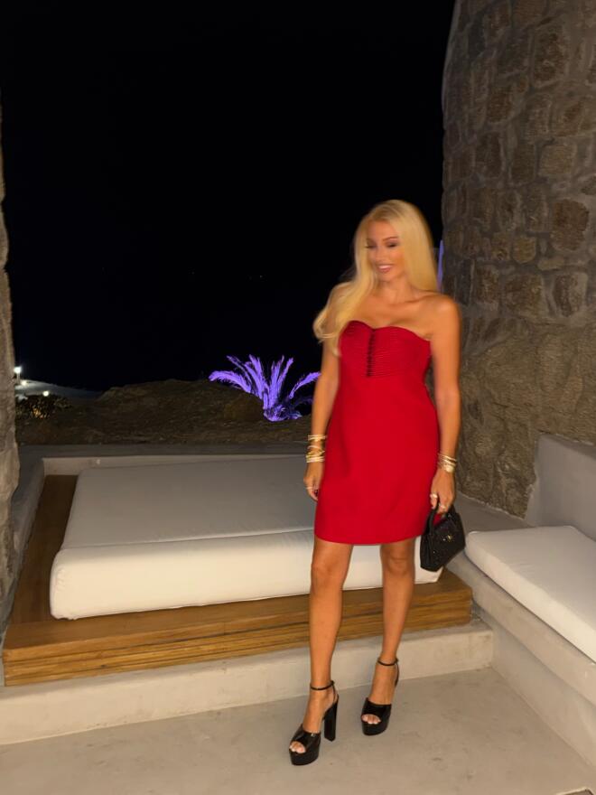 Κωνσταντίνα Σπυροπούλου: Η glamorous εμφάνιση σε πάρτι γενεθλίων φίλης της στη Μύκονο/ instagram