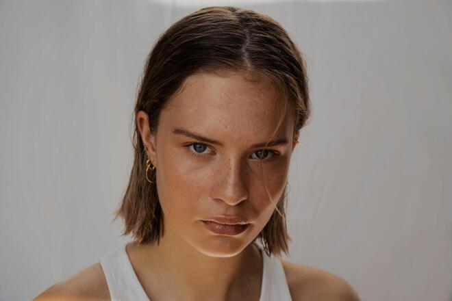 Dry Skin Diaries: Η ρουτίνα για να ξαναβρεί τη λάμψη της, η ξηρή επιδερμίδα