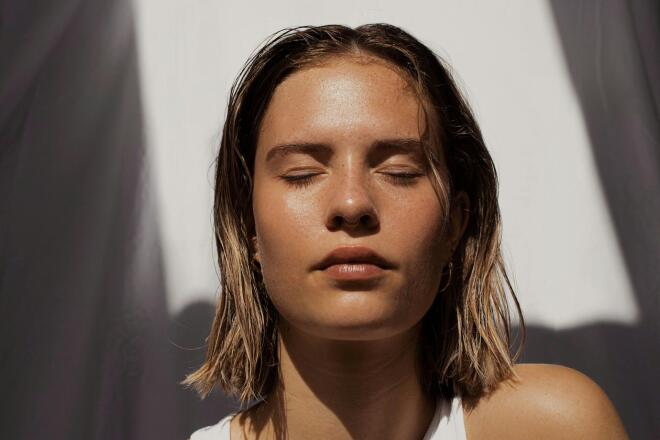 Dry Skin Diaries: Η ρουτίνα για να ξαναβρεί τη λάμψη της, η ξηρή επιδερμίδα