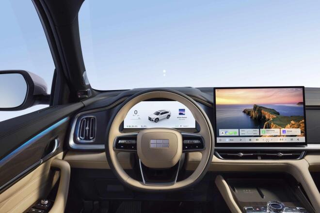 Το Geely Monjaro EM-i στο σαλόνι αυτοκινήτου του Παρισιού