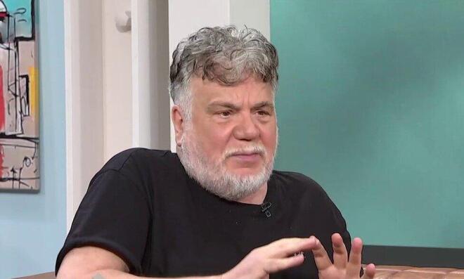 Γιάννης Κακλέας: «Ο Νίκος Καρβέλας περνάει κρίσεις μεγαλομανίας»