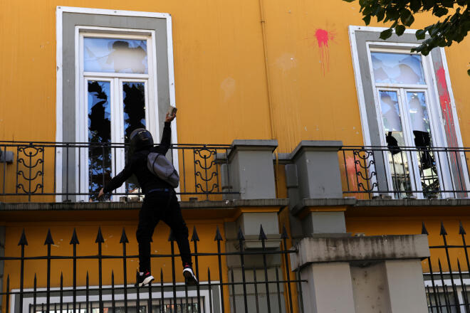 Αλβανία: Άγρια επεισόδια σε φοιτητικές διαδηλώσεις με πολλούς τραυματίες