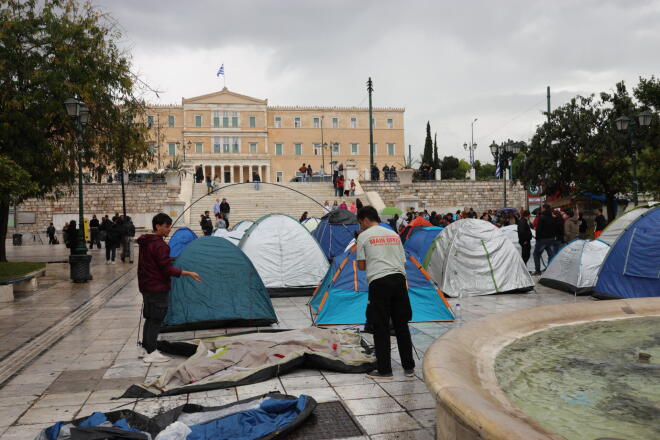 Οι φοιτητές καταγγέλλουν ότι αρκετοί εγκαταλείπουν τις σπουδές τους γιατί δεν μπορούν να ανταπεξέλθουν στα έξοδα - Intimenews
