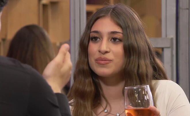 First Dates: Η Χριστίνα αποκάλυψε την ενασχόλησή της με το pole dancing