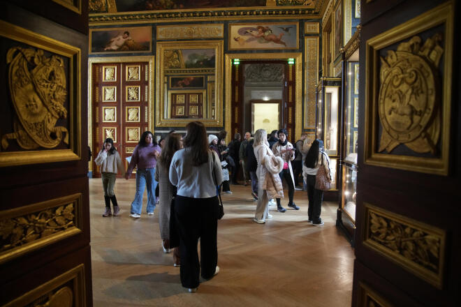 Αν δεν γίνουν οι αναγκαίες εργασίες τότε το Μουσείο του Λούβρου κινδυνεύει να κλείσει - AP Images