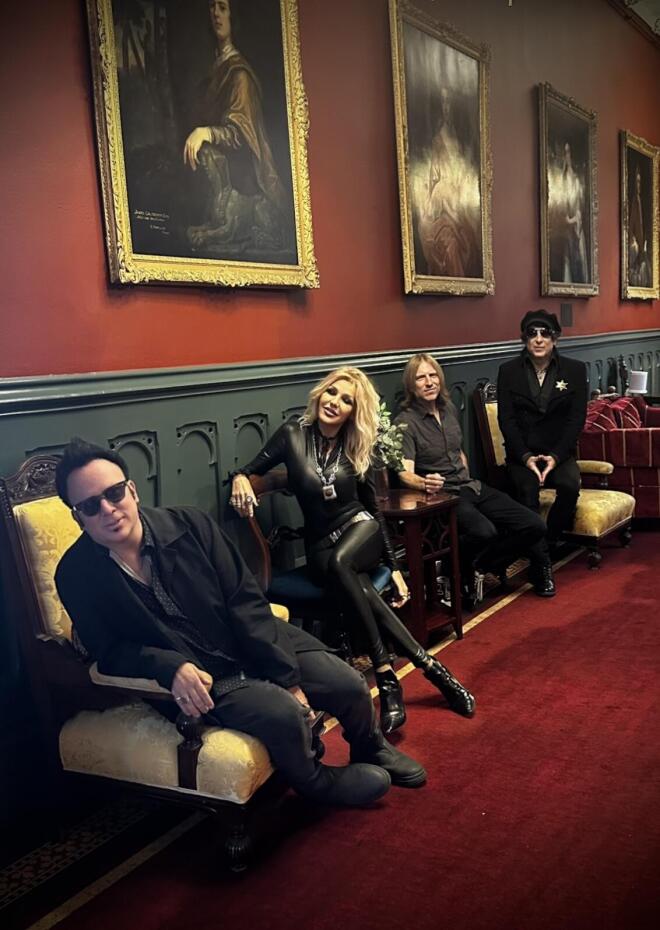 Mercury Rev: «Αναζητούμε πάντοτε τη σιωπή που βρίσκεται ανάμεσα στο χάος»