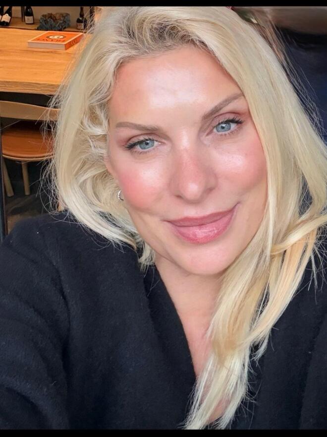 Η selfie της Ελένης Μενεγάκης από το ταξίδι της στη νότια Γαλλία / Instagram.com