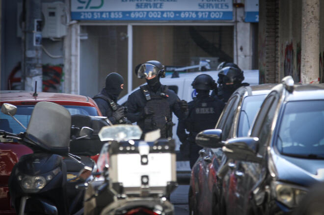 Στην πολυκατοικία όπου είχε αφεθεί η σακούλα με τον εκρηκτικό μηχανισμό στον Κολωνό έμενε άτομο που στο παρελθόν είχε εκτίσει ποινή φυλάκισης