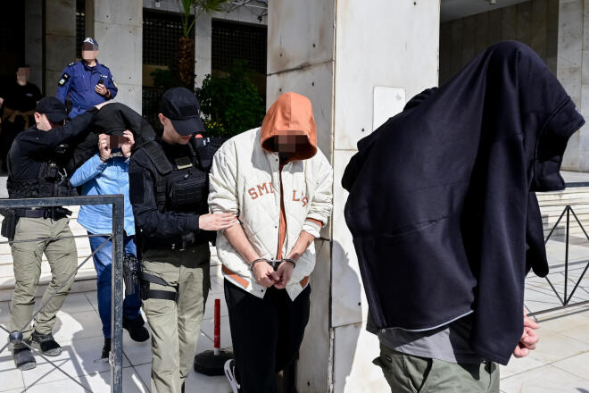 Η παράνομη δραστηριότητα της αλυσίδας εστίασης αποκαλύφθηκε μετά από ανώνυμη καταγγελία πρώην εργαζομένου