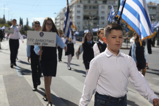 Με τη μαθητική παρέλαση η Αθήνα τιμά την εθνική επέτειο του ΟΧΙ