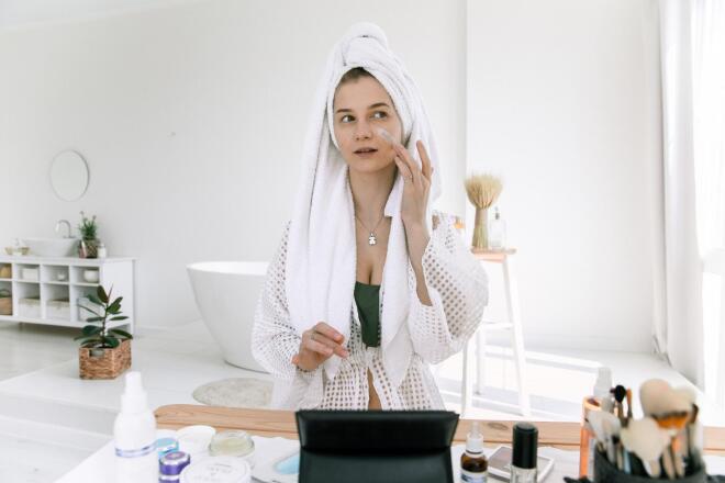Γλυκολικό οξύ: Το skincare συστατικό που αλλάζει την περιποίηση των μαλλιών
