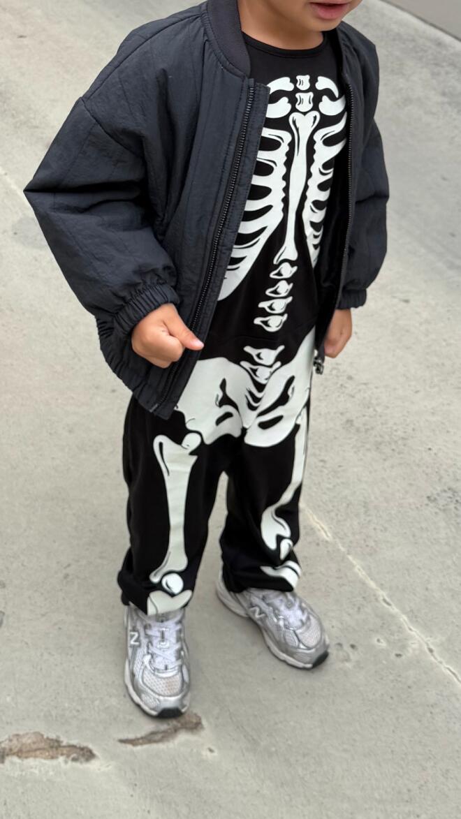 Ο μικρός Ερμής ντυμένος για το Halloween πριν το σχολείο/ instagram