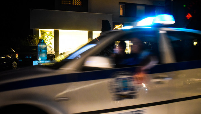 Σοκ στη Σαλαμίνα: Νεκρός άνδρας από σφαίρα στο κεφάλι