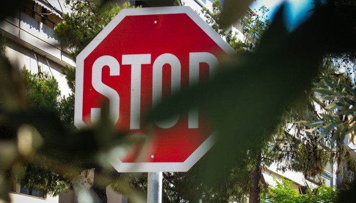 Τροχαίες παραβάσεις: «Eξετάζονται αυστηρές ποινές όπως αφαίρεση διπλώματος»