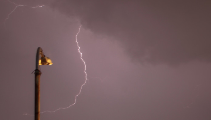 Ηλεία: Τρίες Εστίες Φωτιές Από Κεραυνούς - Η Μία Σε Σπίτι