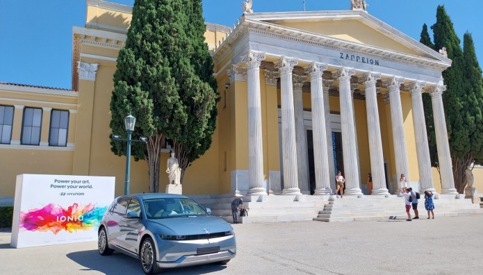 To Hyundai IONIQ σε εικαστική έκθεση στο Ζάππειο