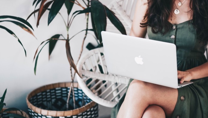 κοπελα υπολογιστης