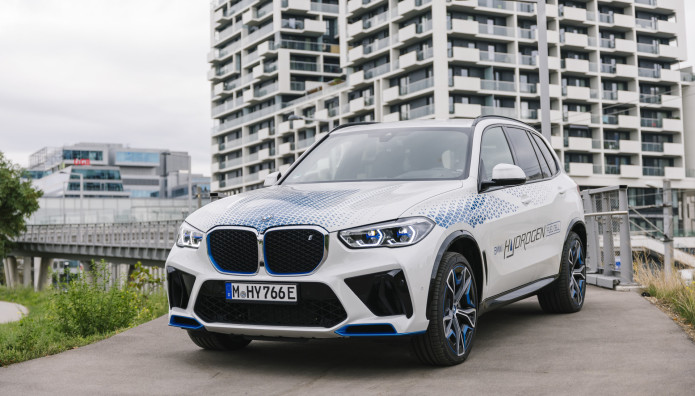 Η BMW επιμένει στα οχήματα υδρογόνου