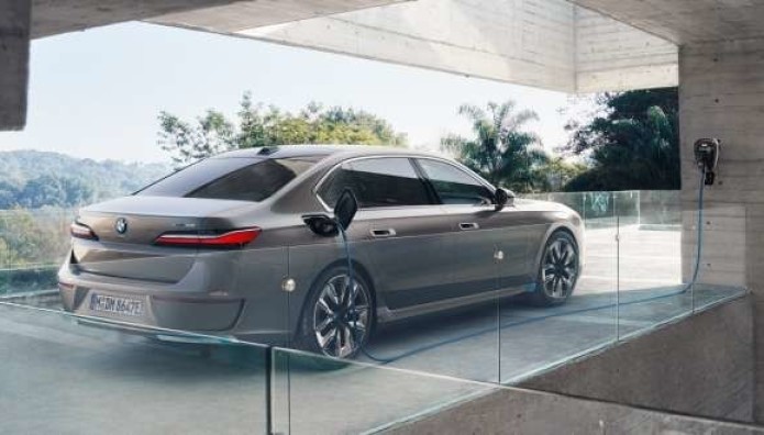 Μεγάλη επένδυση της BMW στις μπαταρίες ηλεκτρικών αυτοκινήτων