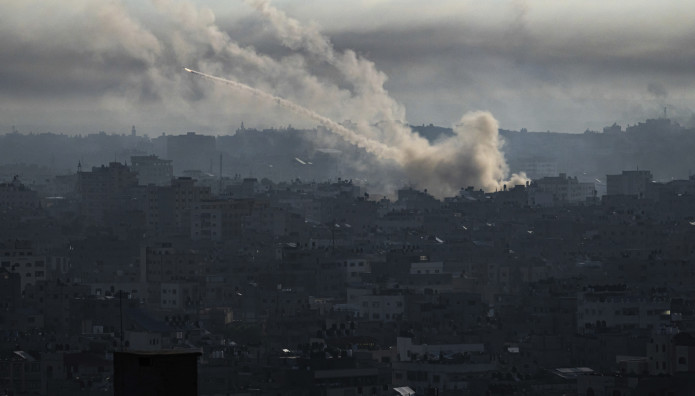 Ομοβροντία ρουκετών εξαπολύθηκε προς το Ισραήλ από τη Γάζα