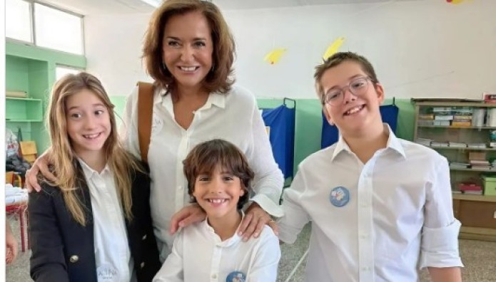 Ντόρα Μπακογιάννη: Ψήφισε μαζί με τα εγγόνια της