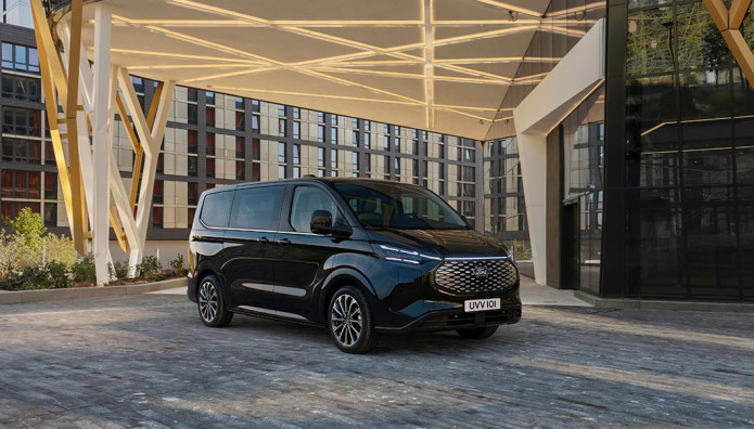 Το νέο Ford Tourneo Custom με τις εννέα θέσεις