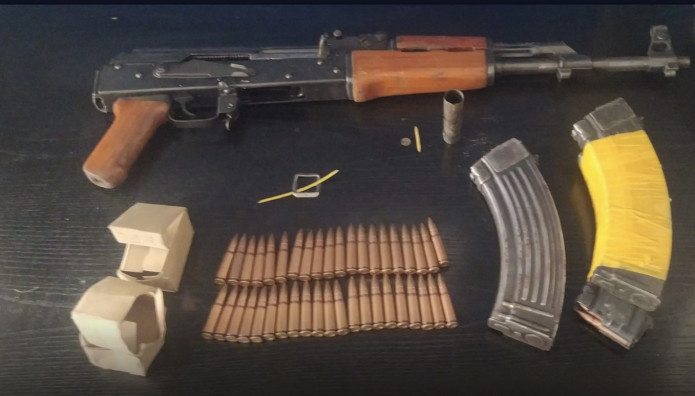 Καλάσνικοφ και πυρομαχικά