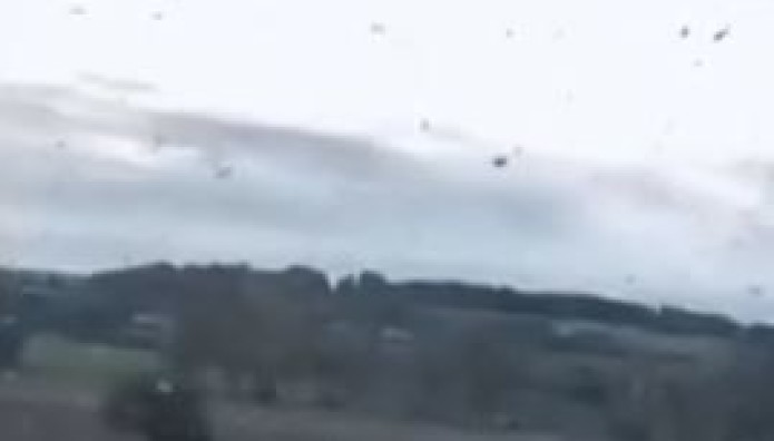 Τσεχία: Influencer Πέταξε 1 Εκατ. Δολάρια Από Ελικόπτερο