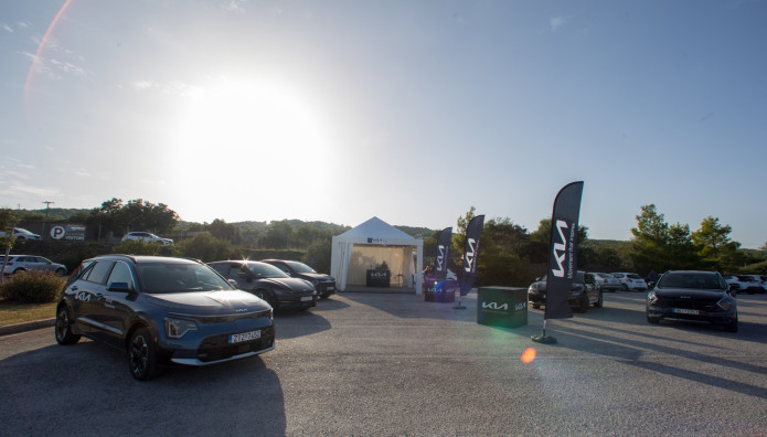 Tα μοντέλα της Kia στο 3o Olympic Yacht Show