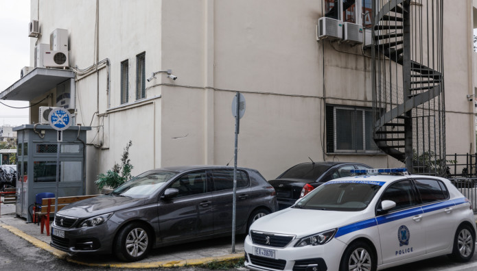 Πειραιάς: Λήστεψαν Ανήλικους Με Την Απειλή Μαχαιριού