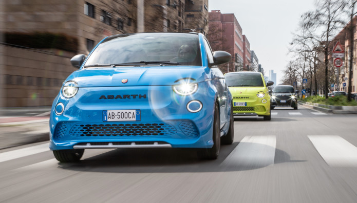 Abarth 500e; Δείτε πόσα χιλιόμετρα κάνετε με 5 λεπτά φόρτιση