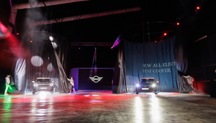 Αποκλειστική πανελλαδική πρεμιέρα για τη νέα οικογένεια MINI