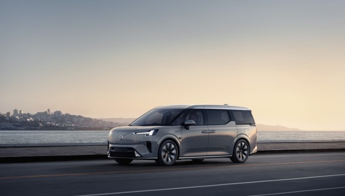 Ηλεκτρικό Volvo EM 90 με αυτονομία 738 χιλιόμετρα