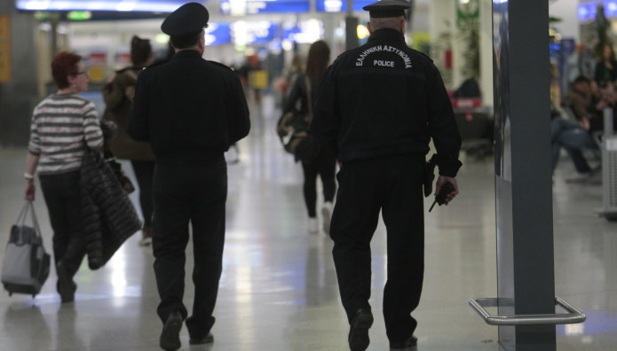 Ελ. Βενιζέλος: Δέμα Με Πιστόλι Στο Αεροδρόμιο