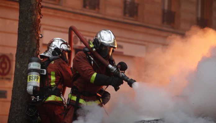 Τραγωδία στη Γαλλία: Τρεις νεκροί από πυρκαγιά που ξέσπασε σε πολυκατοικία