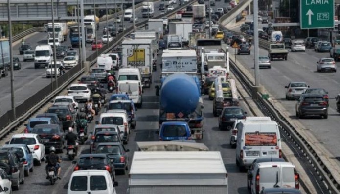 Λεωφόρος Κηφισού: IX Τυλίχθηκε Στις Φλόγες