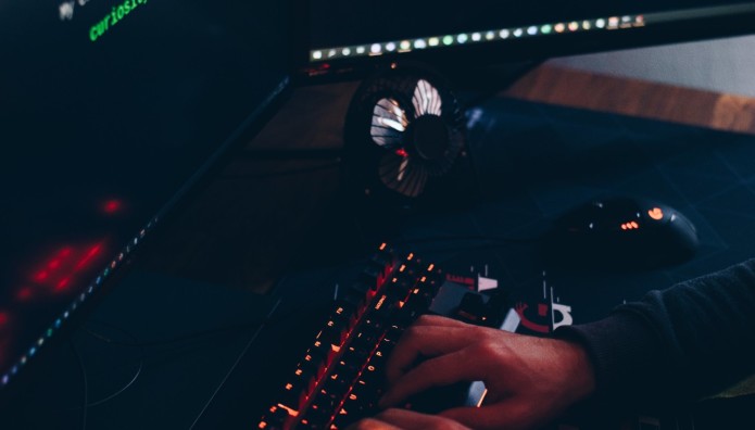 Revenge Porn: Δημοσίευσε 109 Γυμνές Φωτογραφίες Της