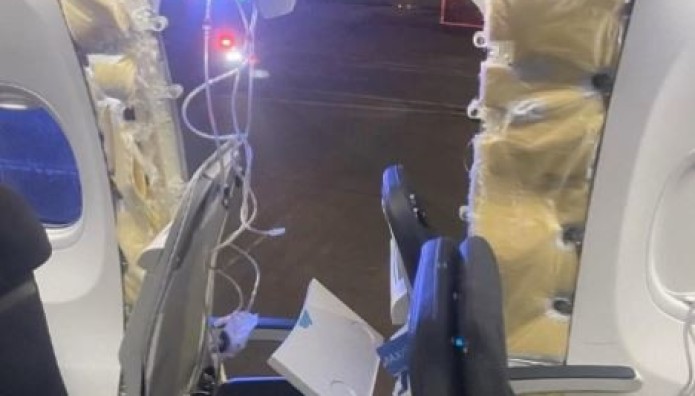 HΠΑ: «Καθηλώνουν» 171 Boeing μετά την αποκόλληση παραθύρου σε πτήση