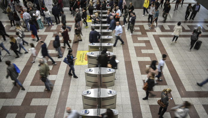 Με τραπεζική κάρτα και smartphones η επιβίβαση σε μετρό, τραμ, λεωφορεία