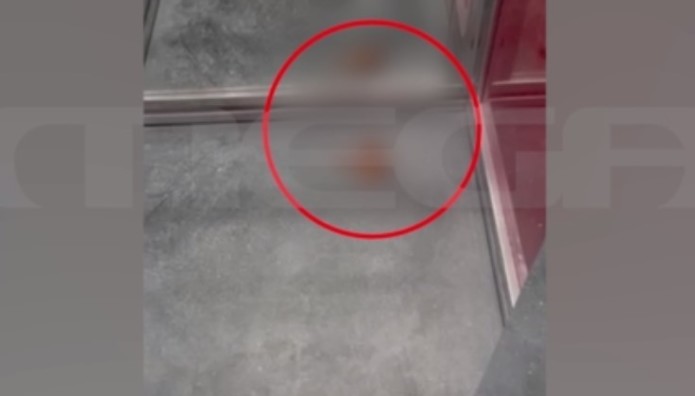 περιττώματα στο ασανσέρ