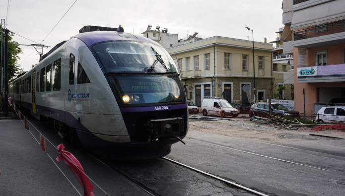 Προαστιακός Παρέσυρε Και Σκότωσε Πολίτη στο Βέλο Κορινθίας