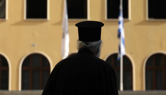 Χολαργός: Ιερέας Κατηγορείται Για Ενδοοικογενειακή Βία