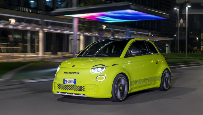 Το Abarth 500e στην τελική λίστα των 2024 World Car Awards