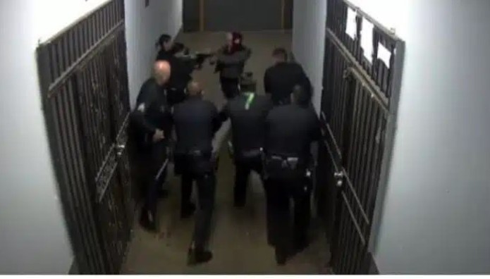 ΗΠΑ: Αστυνομικοί Σκότωσαν Άνδρα Που Κρατούσε Πιρούνι