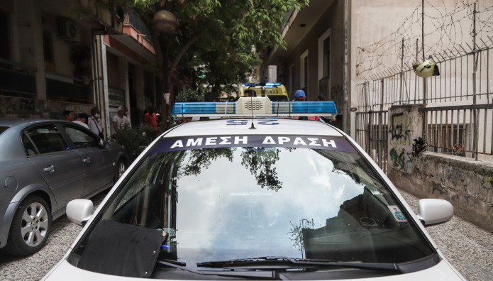 Βύρωνας: Γυναίκα Απειλεί Να Αυτοκτονήσει - Της Κάνουν Έξωση